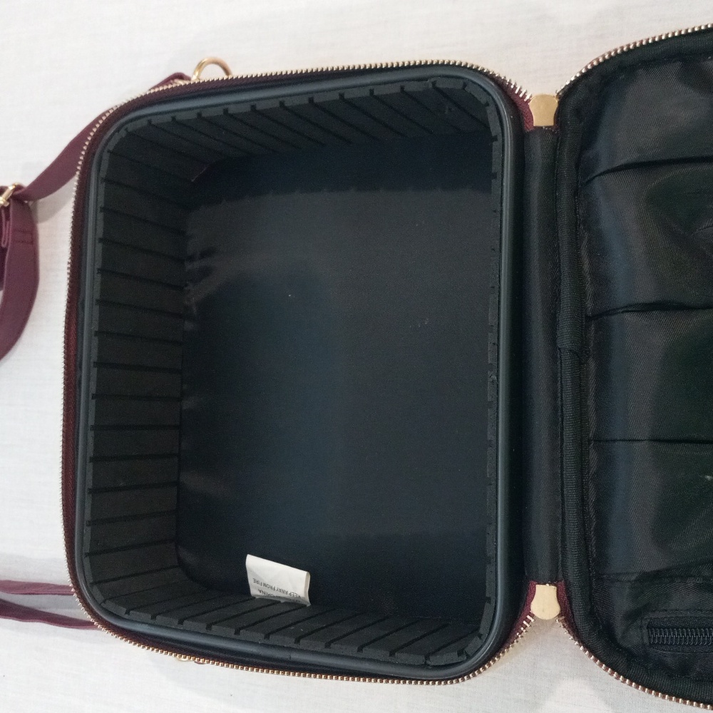 Travel Case - Picture 11 of 16